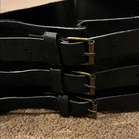 Vintage leather 5 inch black belt 3 closure Newport News wide s/m - Picture 2 of 6